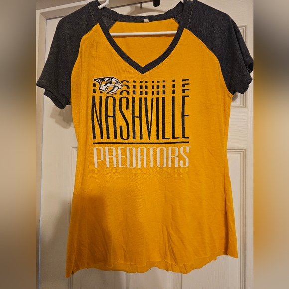 Nashville Predators Women's V-neck T-shirt.   Size:S. - Picture 1 of 5